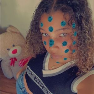 Meet your Posher, Rayven